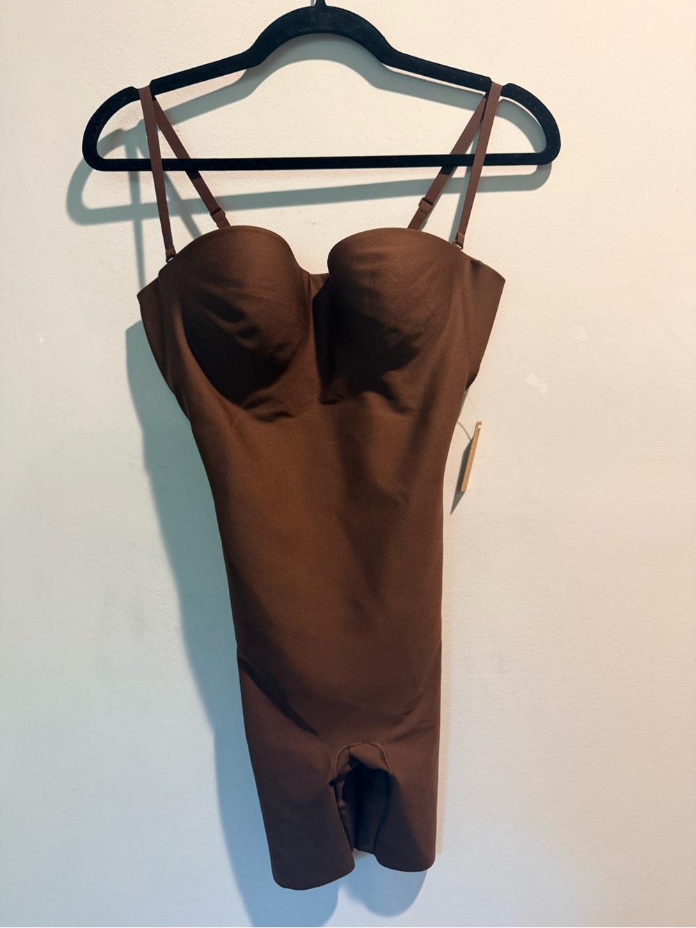 SKIMS Body Zoned Underwire Mid Thigh Bodysuit Cocoa Size Medium NWT - Picture 3 of 5